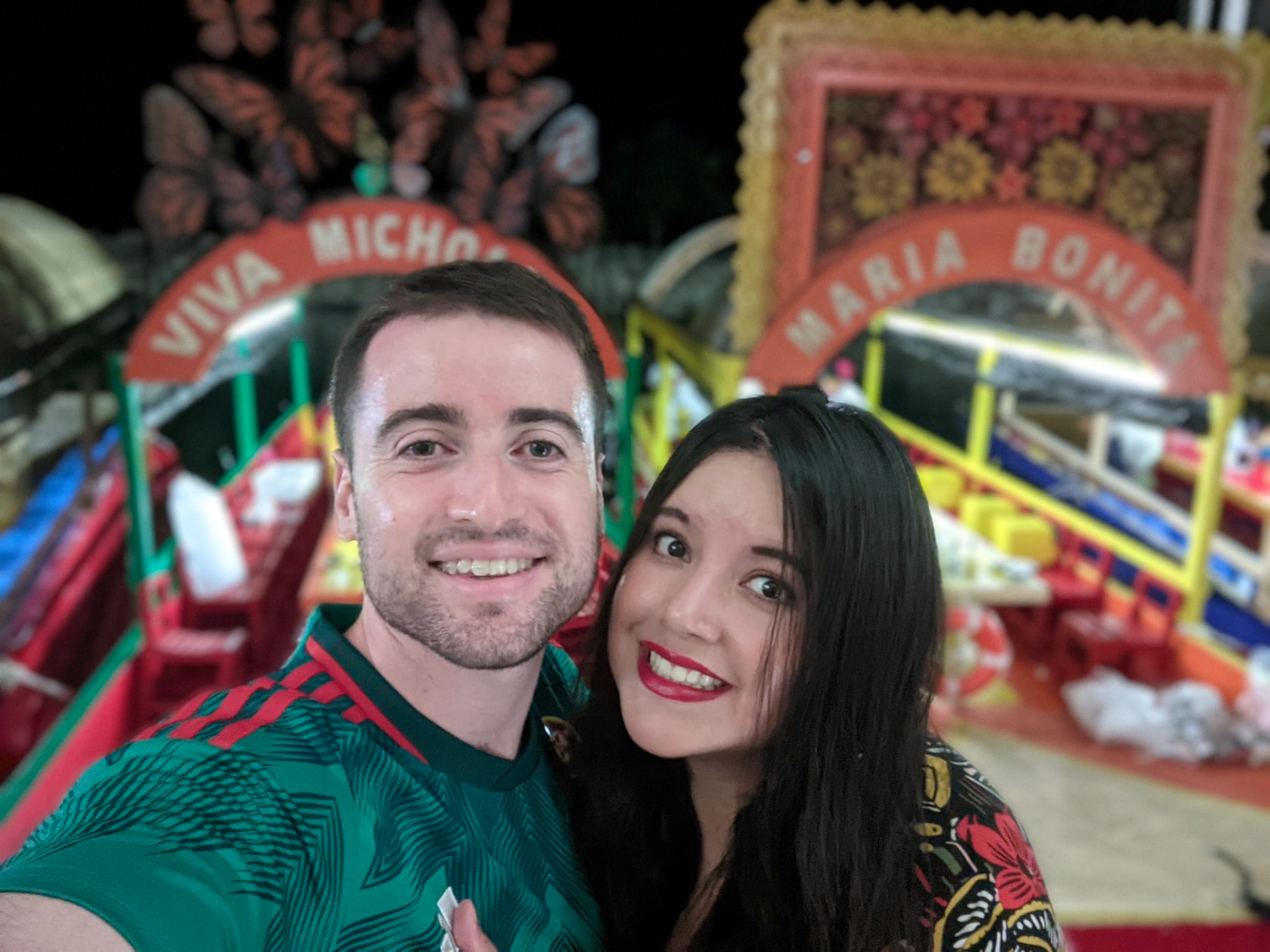 Sofía y Ricard riendo en una cena